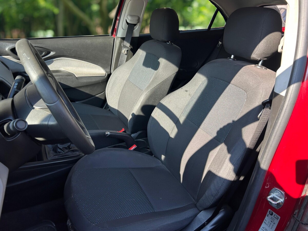 Chevrolet Onix Joy 1.0 Extra Full Permuta / Financia Chevrolet Onix Joy 1.0 Extra Full Permuta / Financia