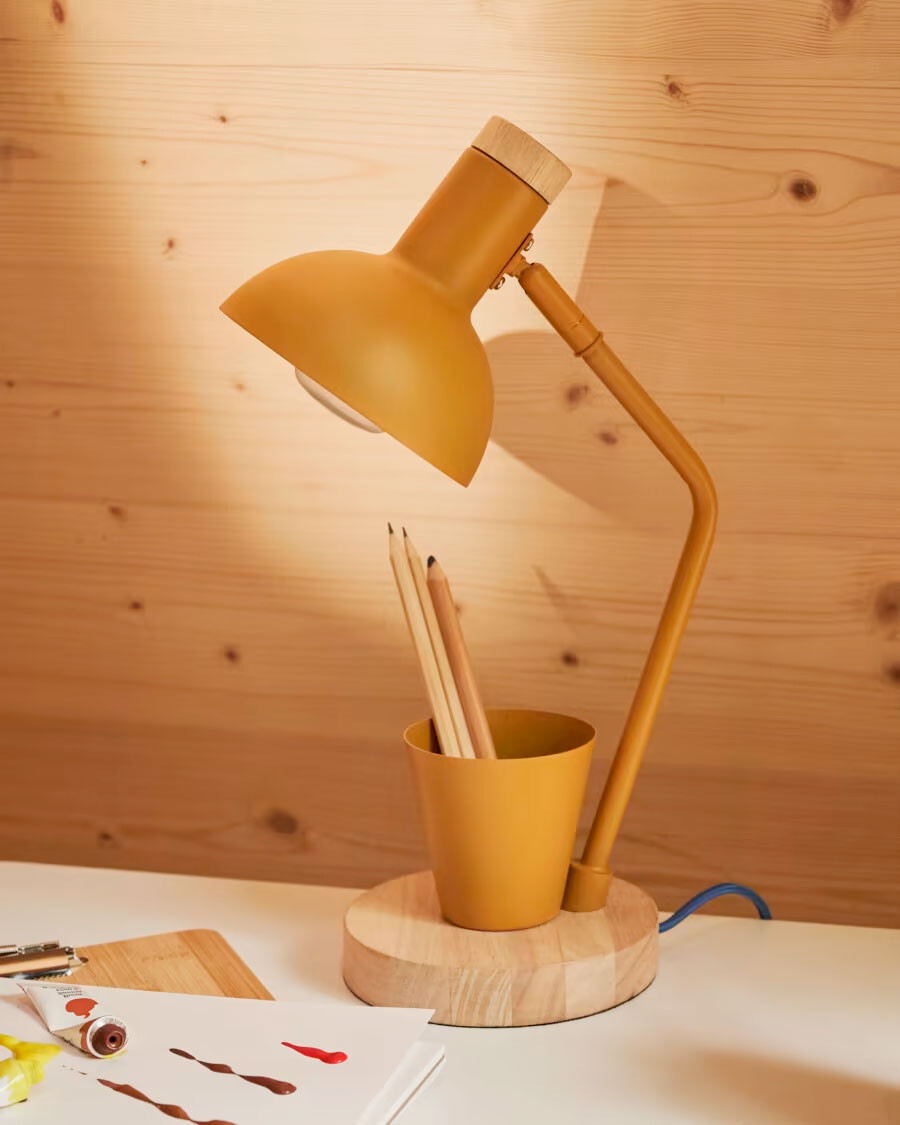 Lámpara de escritorio Katia de madera y metal verde mostaza