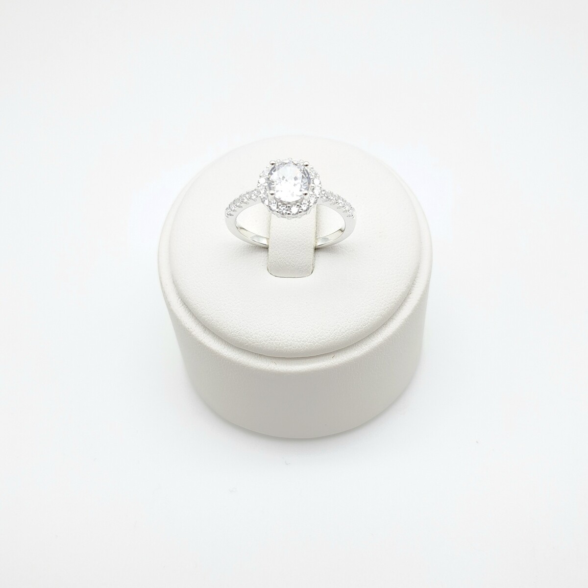 Anillo Urkia de plata 925 con circonias, Modelo Solitario. 