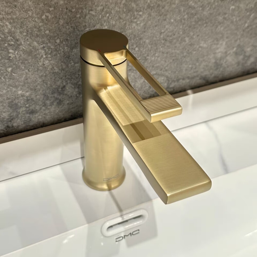 Grifería de lavatorio Monocomando de mesada Elar Oro mate Grifería De Lavatorio Monocomando De Mesada Elar Oro Mate