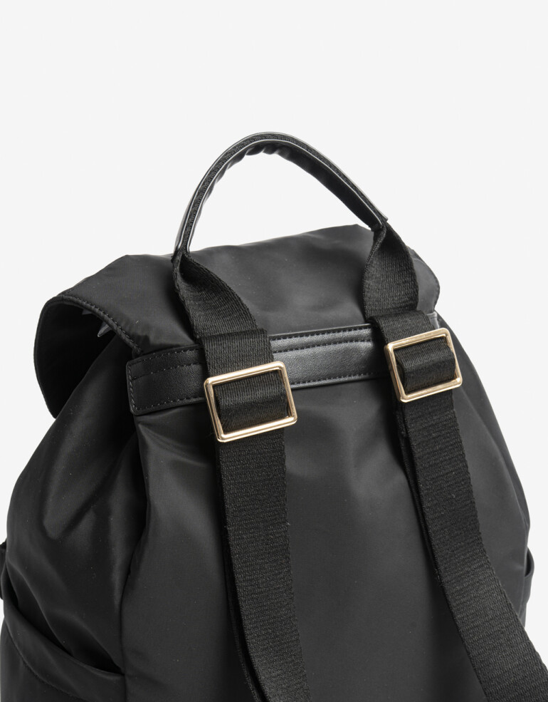 Mochilas Urbanas Mochila Con Solapa Y Bolsillos - Negro