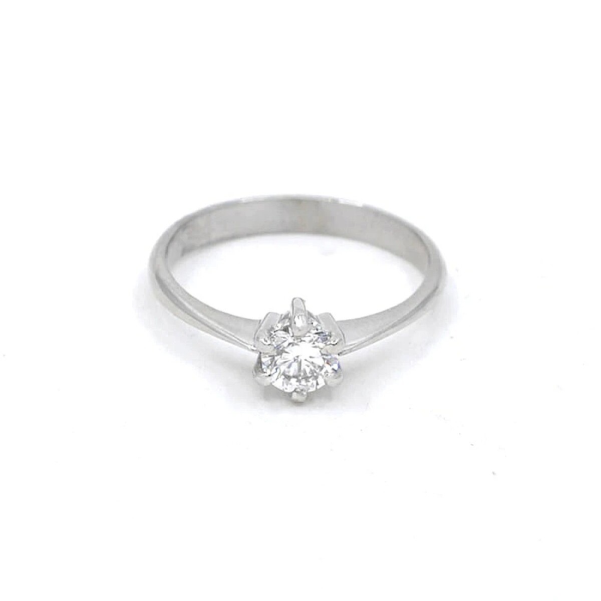 Anillo solitario en platino y brillante 