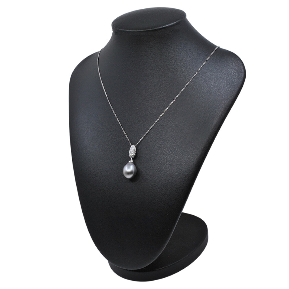 Colgante en oro 18k blanco con perla gris y brillantes Colgante en oro 18k blanco con perla gris y brillantes