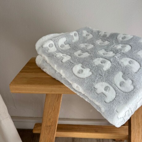 Manta Plush y Corderito Gris