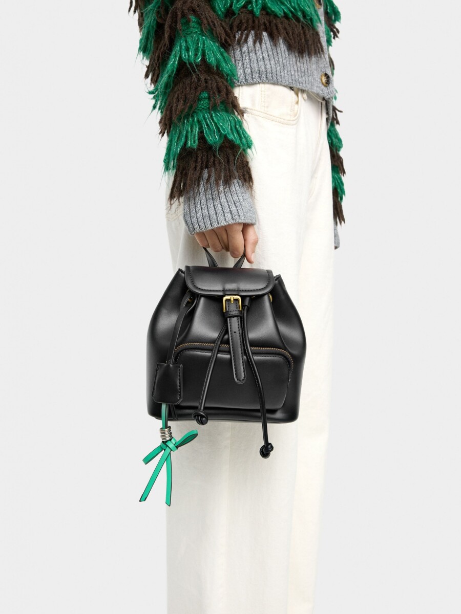 Mini Mochila Com Colgante negro