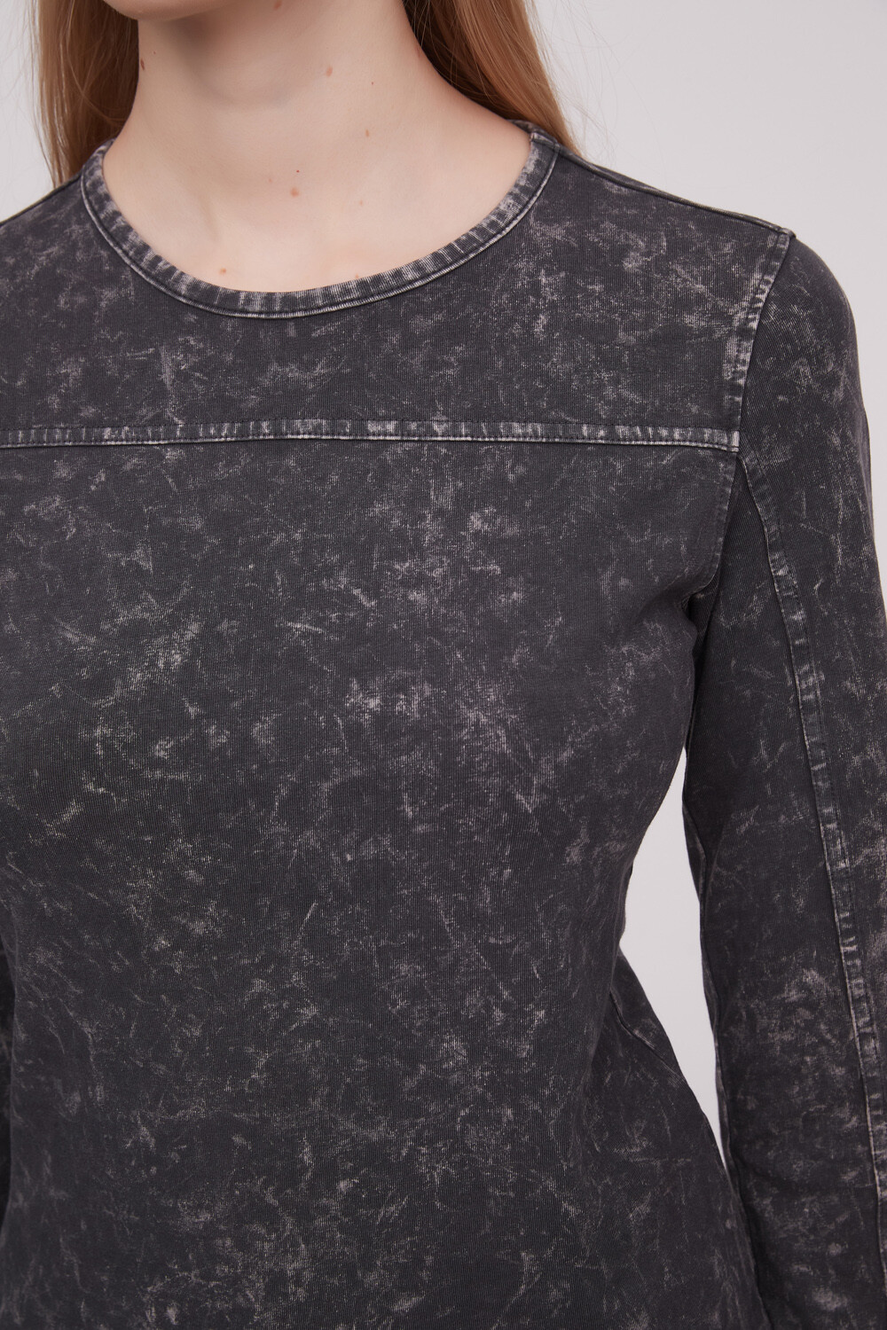 Remera Sacrlett Gris Oscuro