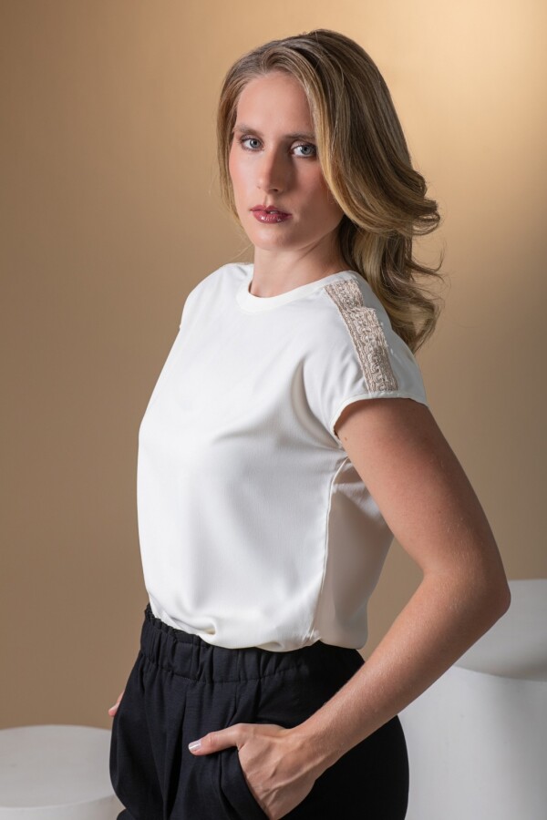 Blusa. Natural.