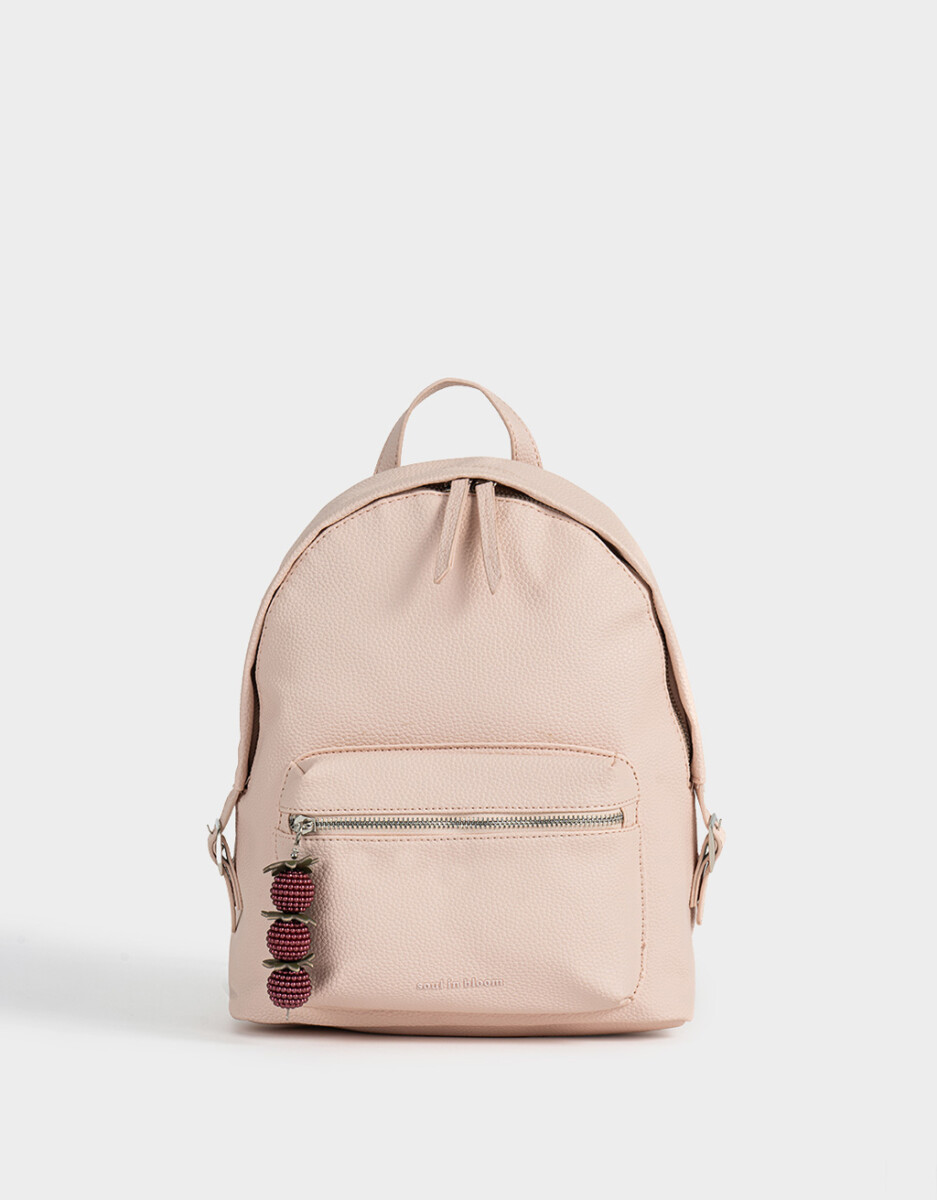 Mochila Texturada Con Charm 