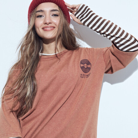 REMERA FRAXINUS Ladrillo
