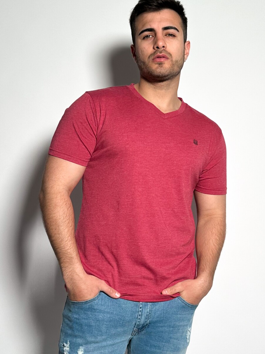 Remera lisa escote V Vex - Bordo 