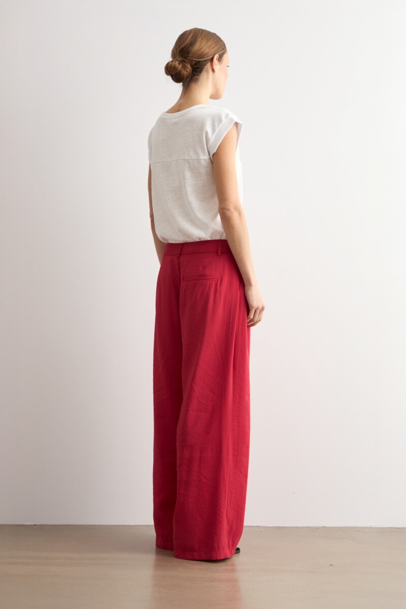 Pantalon recto con pinzas carmesí