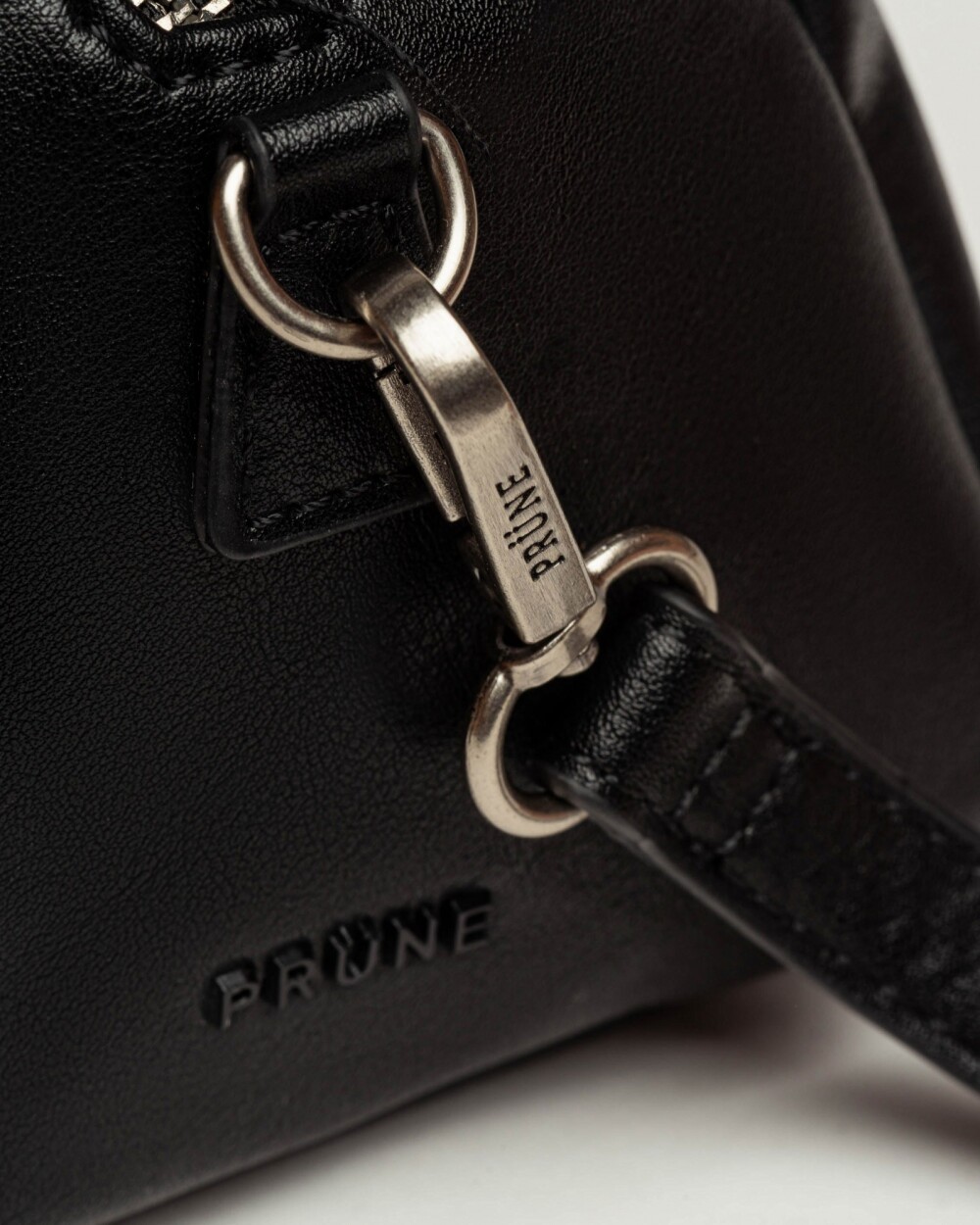 Cartera de mano Call en efecto cuero liso Negro