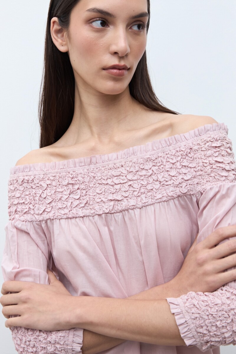 Blusa escote bardot con frunces rosa