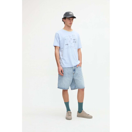 Remera Adkins Celeste
