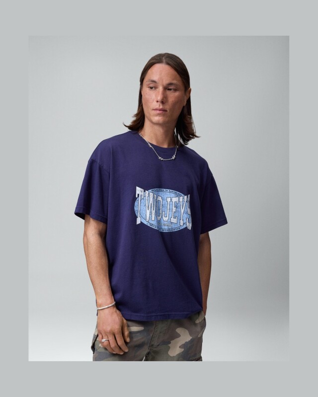 Camiseta TwoJeys Worldwide - Azul Marino Camiseta TwoJeys Worldwide - Azul Marino