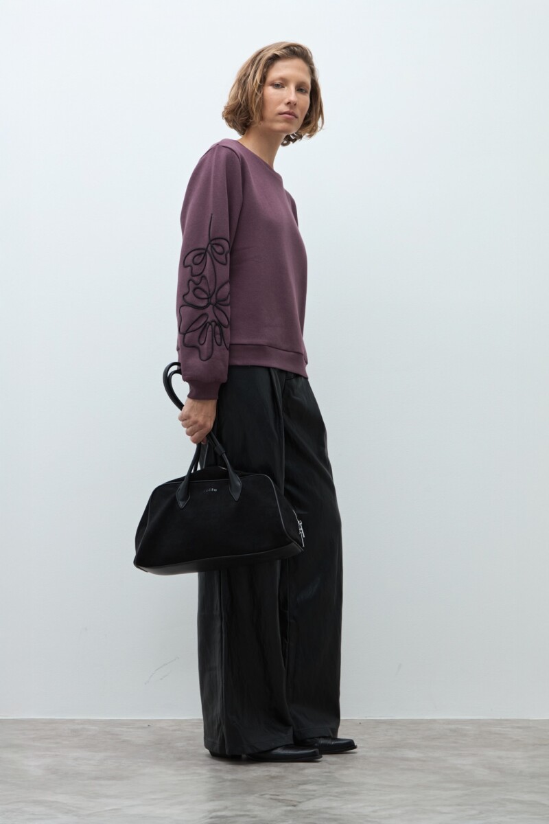 Sweatshirt con apliques en mangas ciruela
