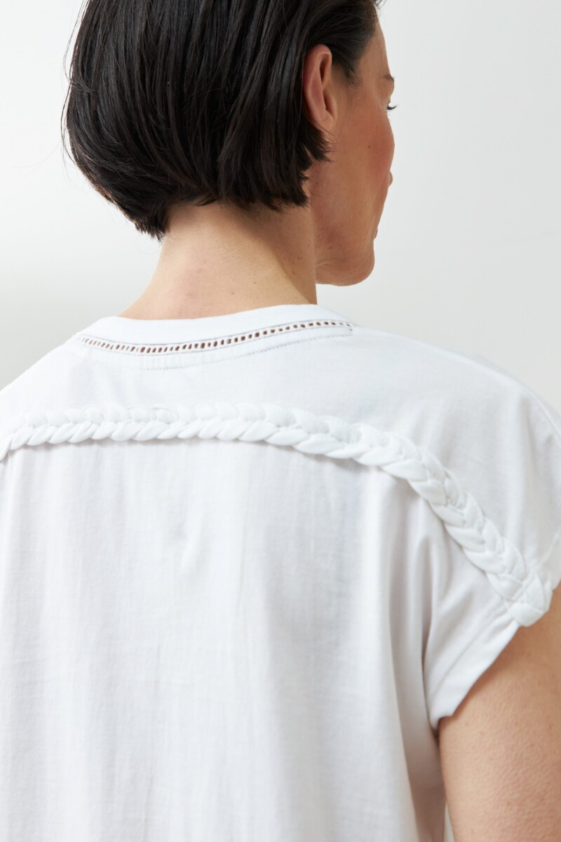 Remera con detalle trenza blanco
