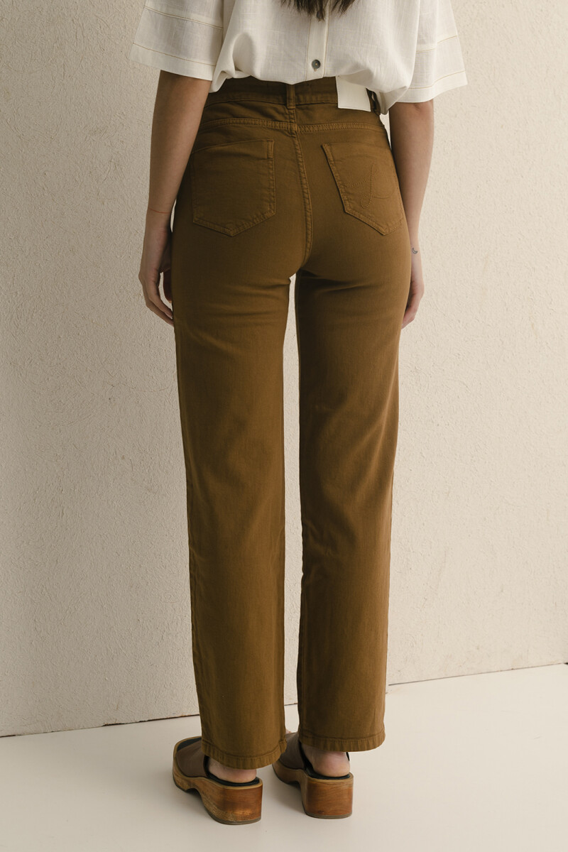 JEAN RECTO COLOR MARRON Limite