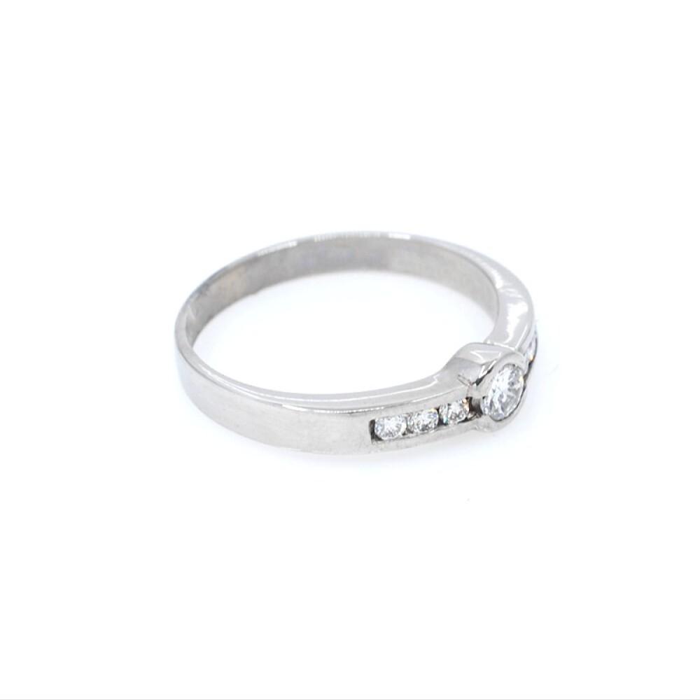 Anillo en oro 18k blanco y brillantes Anillo en oro 18k blanco y brillantes