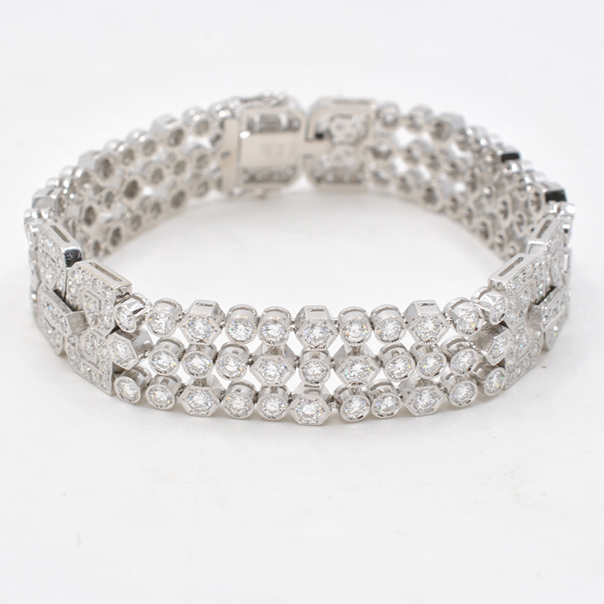 Hermosa pulsera en oro 18k y brillantes. 