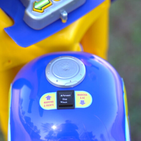Moto A Batería Con Reversa Luces Y Sonido + Casco Azul