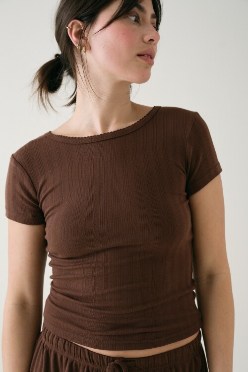 Remera Entallada Pointelle Marron