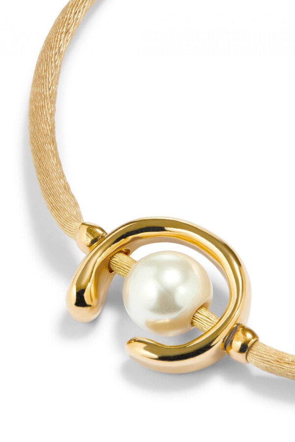 PULSERA DE HILO CAMEL CON PERLA SHELL FORNITURA BAÑADA EN ORO 18K. Pulsera