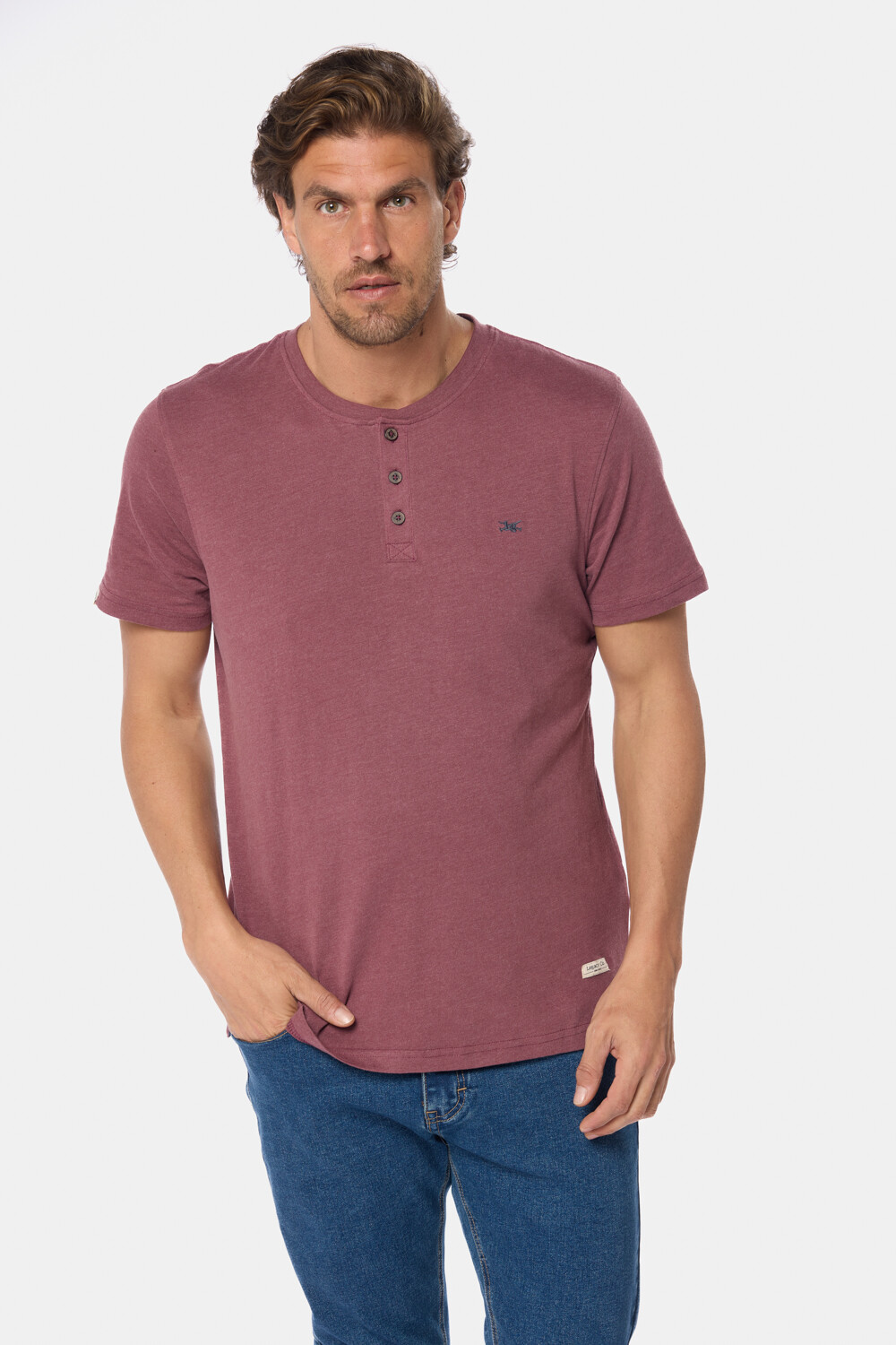 REMERA LISA CON BOTONES Bordo