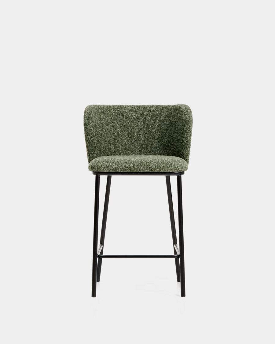 Taburete Ciselia de chenilla gruesa verde oscuro y patas de acero acabado negro FSC Mix Credit 65 cm.