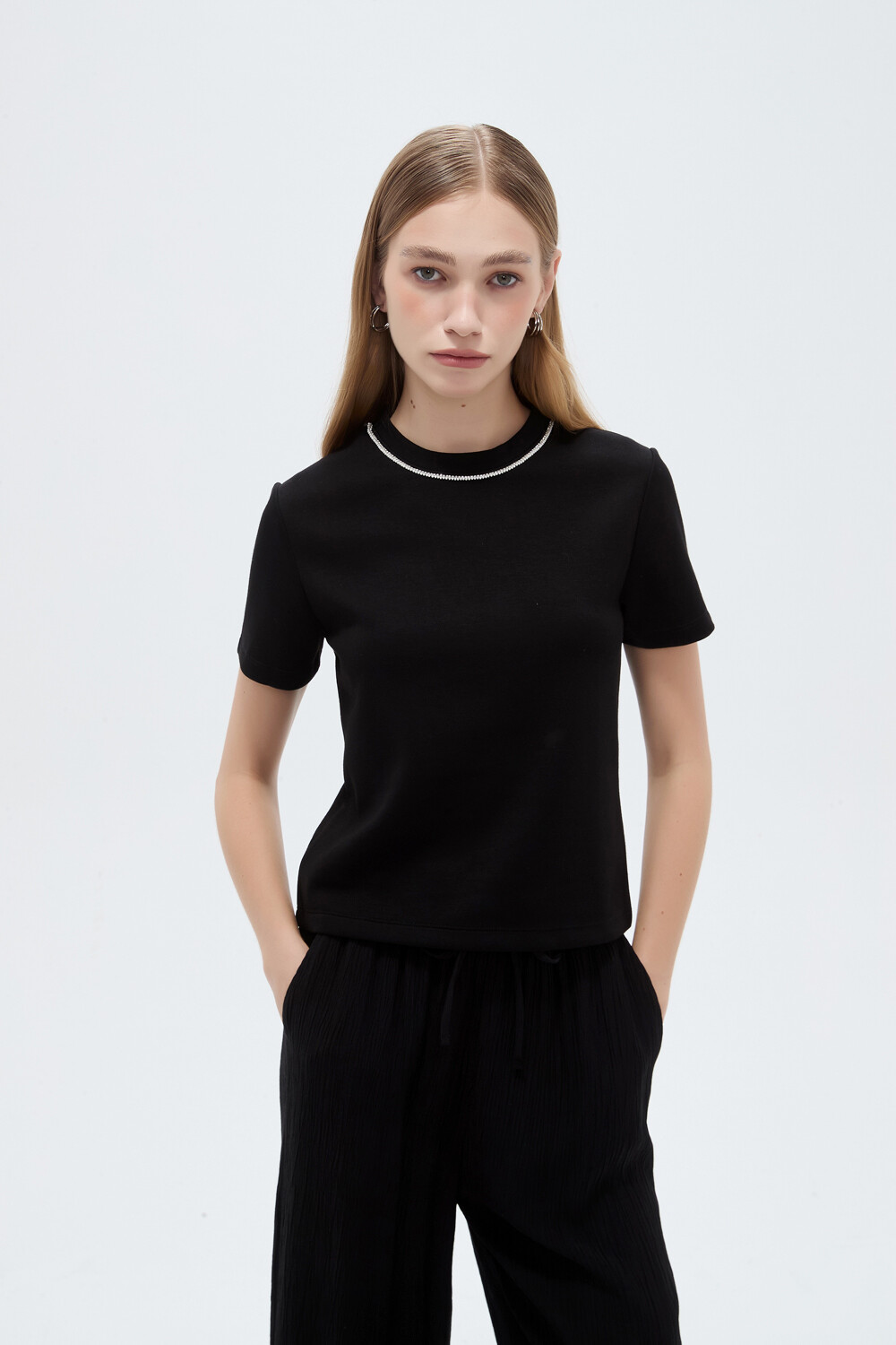Remera Poit Negro