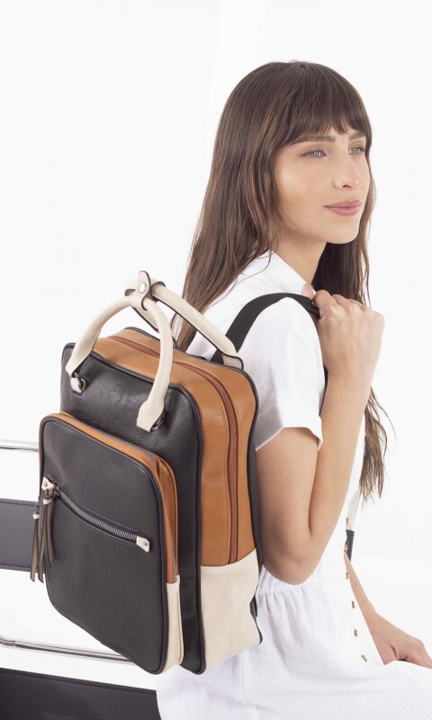 MOCHILA CARACAS NEGRO SUELA Y ARENA