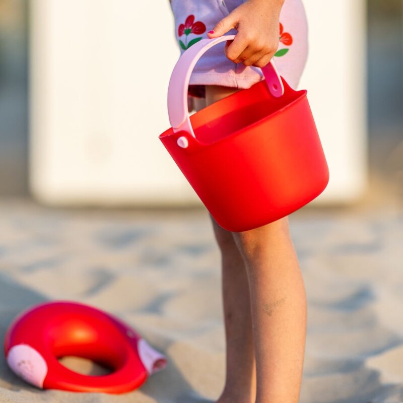 BUKI Balde De Playa Con Colador Apilable Modelo Cherry Banana Pink