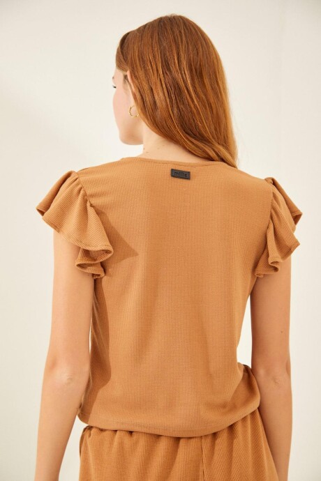 REMERA OLEMA CAMEL