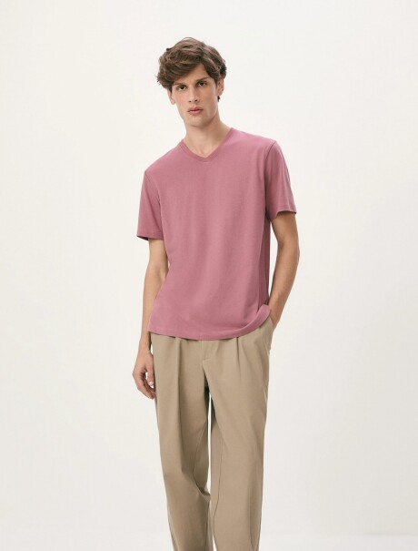 CAMISETA BÁSICA MANGA CORTA CUELLO EN V ROSADO