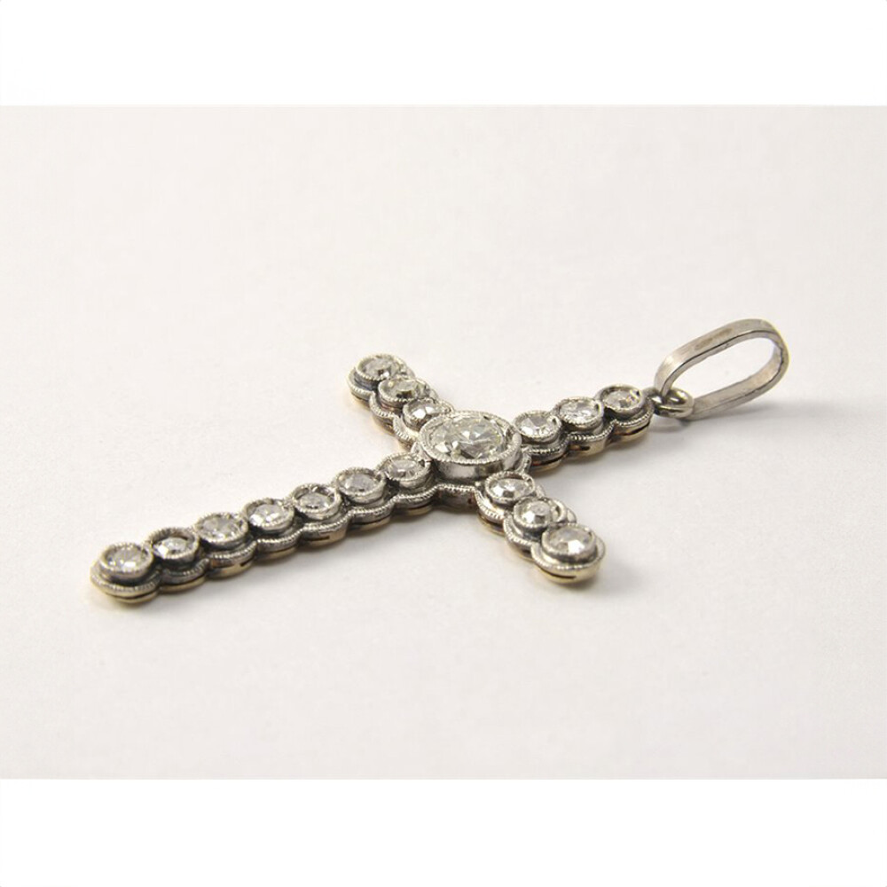 Cruz oro 18K con brillantes Cruz oro 18K con brillantes