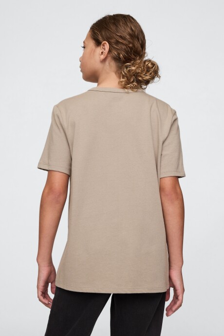 Remera Logo Gap Niño Roasted Cashew 17-1105