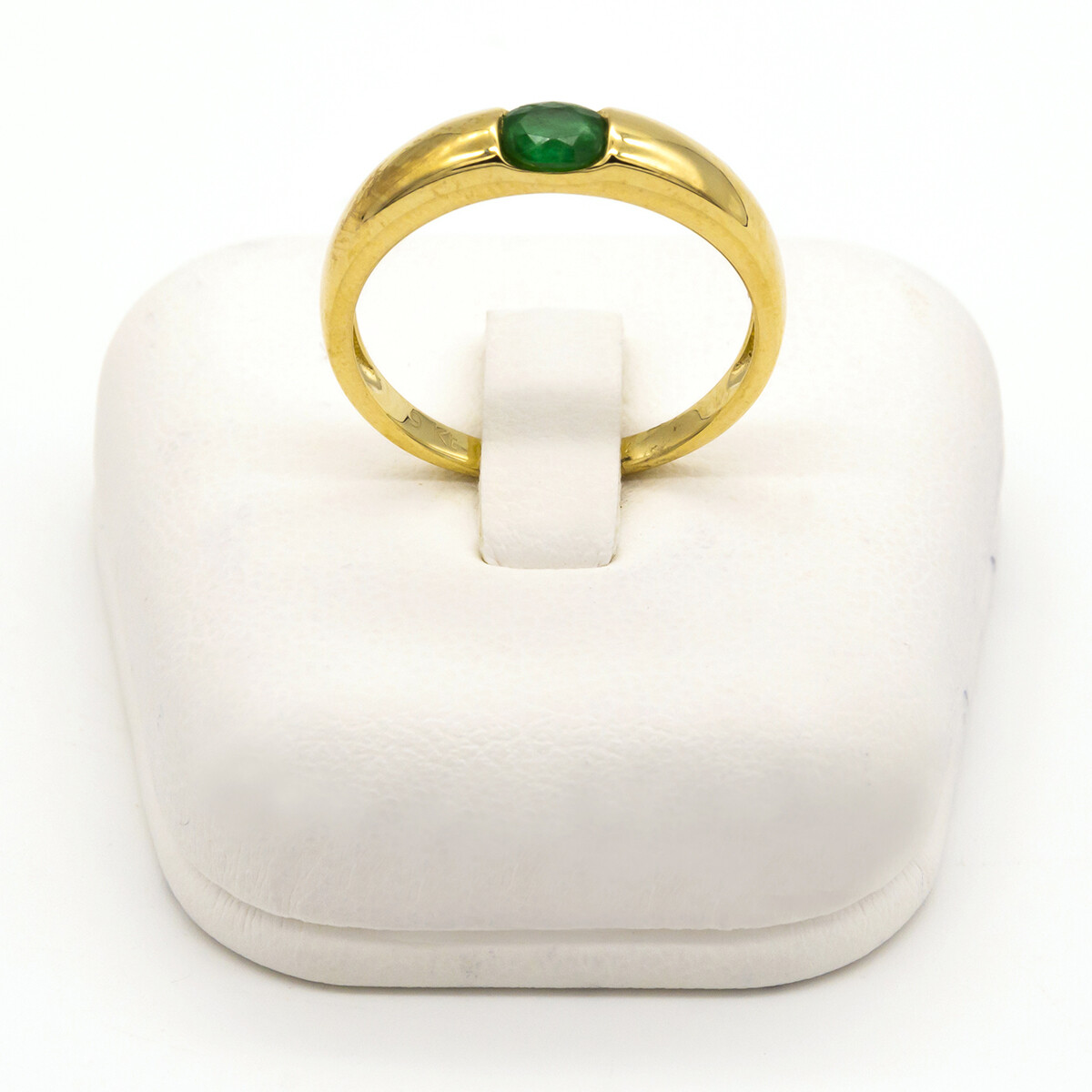 Anillo de oro 9 ktes con esmeralda. 