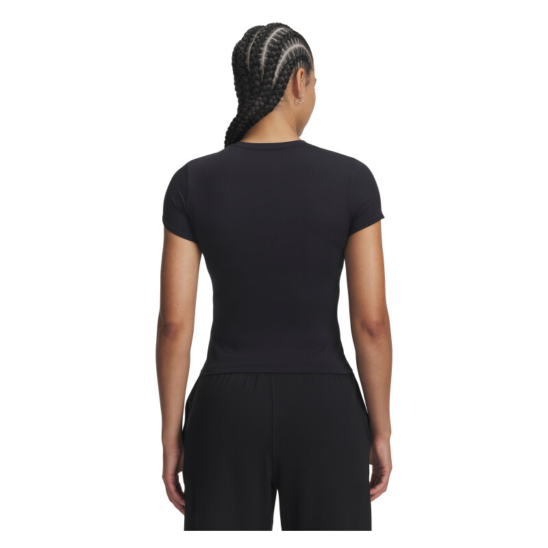 Remera UA Motion Fitted SS Mujer 6013774-008 Negro