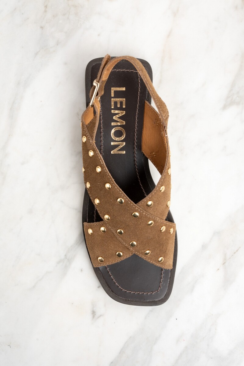 Sandalia Gamuza Tachas Camel