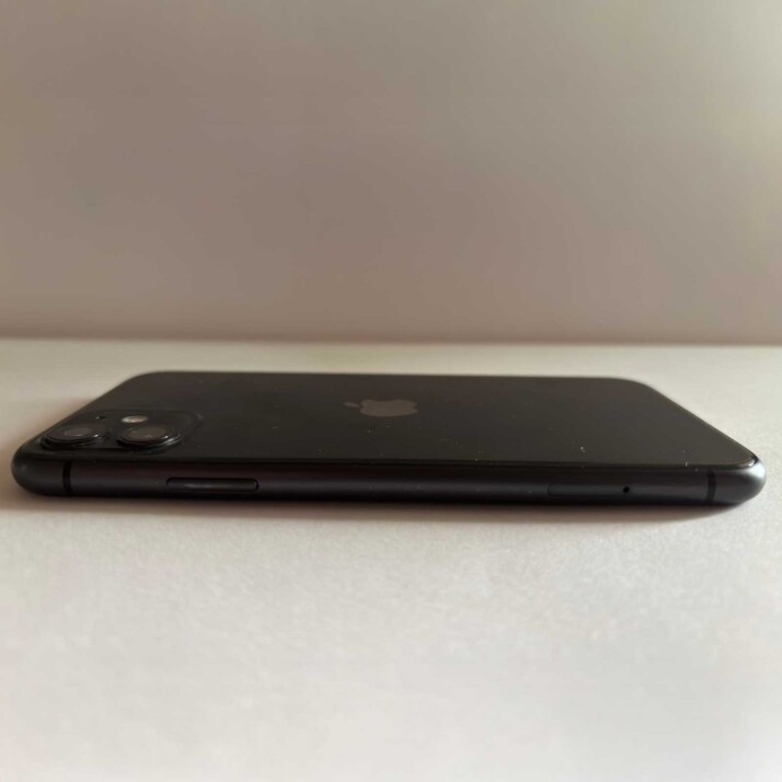iPhone 11 64 GB - Black iPhone 11 64 GB - Black