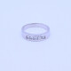 Anillo medio sin fin oro 18k blanco engarce carril y brillantes princesa. Anillo medio sin fin oro 18k blanco engarce carril y brillantes princesa.