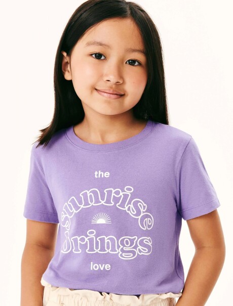 CAMISETA DE NIÑA MANGA CORTA ESTAMPADA LILA