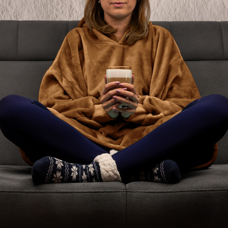 Buzo Manta Con Capucha Polar y Corderito unisex Marrón