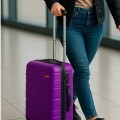 Valija Rigida Carry On Con Mango Telescopico Violeta Valija Rigida Carry On Con Mango Telescopico Violeta