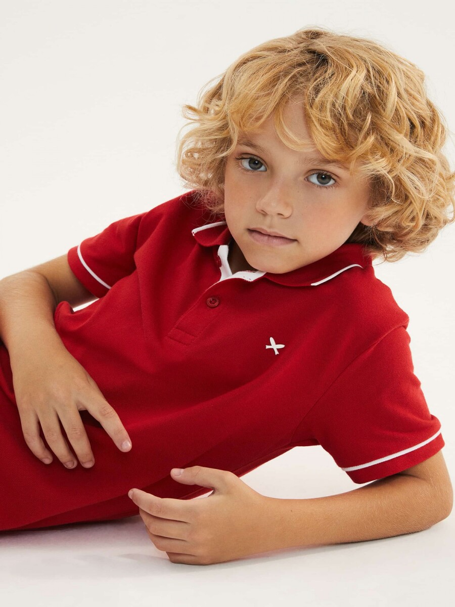 CAMISETA INFANTIL CON CUELLO Y BORDADO - ROJO 