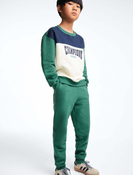 CONJUNTO INFANTIL CON ESTAMPA VERDE