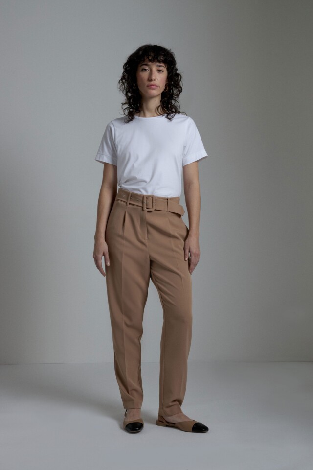 Pantalon sastrero con pinzas tostado