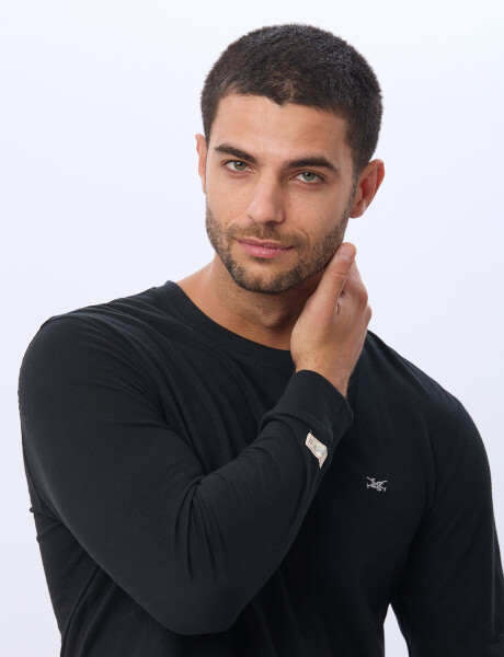 REMERA LISA DE ALGODÓN Negro