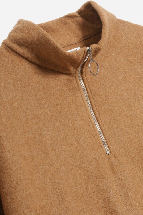 Poncho con cierre camel