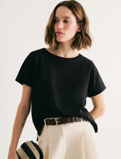 BLUSA DE VISCOSA DE CORTE REGULAR NEGRO